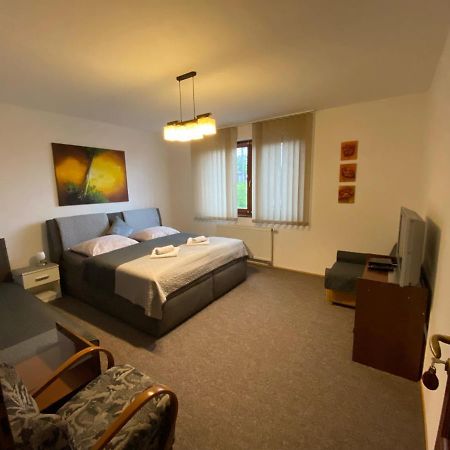 Brezno 2 Izbovy Apartman Sabi ภายนอก รูปภาพ