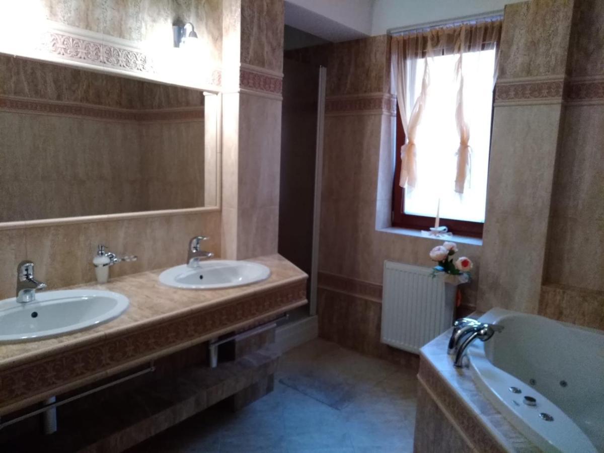 Brezno 2 Izbovy Apartman Sabi ภายนอก รูปภาพ